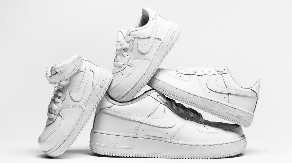 Uživatel Champs Sports na Twitteru: „Whiteout Air Force 1 is available in full family sizing in stores online! Shop | https://t.co/WSvvU2wE4B https://t.co/nrfOaL5hTR“ / Twitter