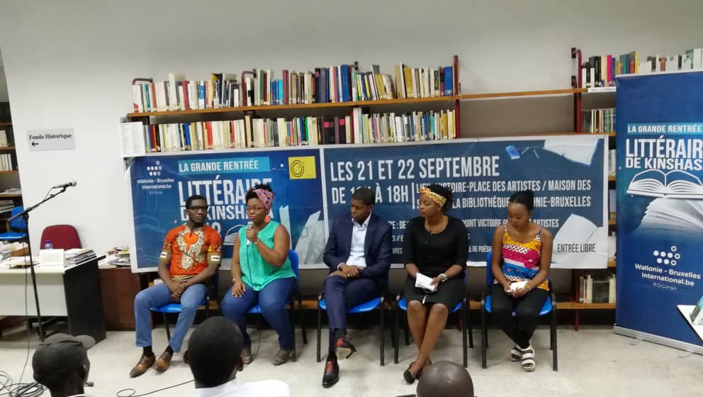 FedorahBikay's tweet photo. À la modération de la présentation du bouquin étoilé... Bah moi !😅 Pour vous servir 🤓😇 #Apipeople @MaEkonzo #RentréelittéraireKinshasa #CentreWallonieBruxelles
@majuscaux @djROLKA @Mitshindu_Bope
#Apéroesie https://t.co/6Lwr9DL60l