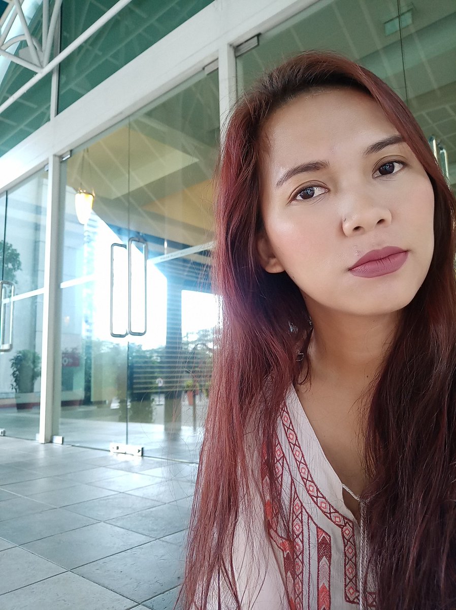 ANLUfet_'s tweet photo. Hi, @MACcosmetics. Dito na me. Where na you? 😂😂😂

When Ate Rica says we pila, we make pila. 😚 Para sa Free Village!!!

Ako pa yata magbubukas ng Powerplant. Joggers kasabayan ko. Linakayo, repapips!

#MainedcmMacMaker https://t.co/sIxjmsjsuo