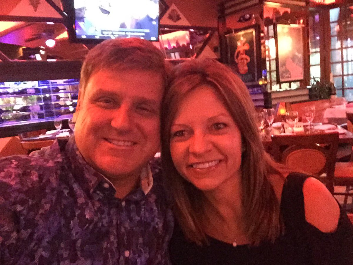 Perfleeking's tweet image. Enjoying a great evening with my bride of 25 years at Jeff Ruby’s in Louisville.  Great evening, great service.  Thanks, Jeff!!   #jeffrubys #maroon5concert