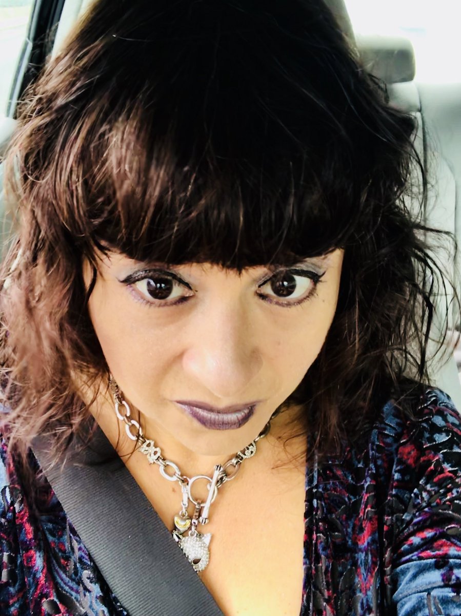 PortlandNotes's tweet photo. @clackavegas @MACcosmetics off to @portlandartmuseum and then @TheWhite_Eagle - #holographic #makeuo https://t.co/su86phadUf