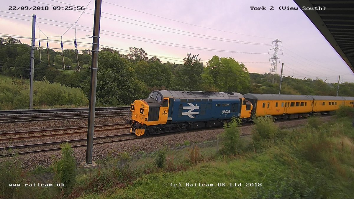 railcamlive's tweet image. Railcam's Pick of the Day, 22/09/18.

@GBRailfreight @CalSleeper @60163_Tornado @N_V_R @TPExpressTrains @DRSgovuk @ColasRailUK @networkrail @bytemark @C37LG @DawlishBeach #Class92 #ClassA1 #Class68 #Class37 #DailyPick