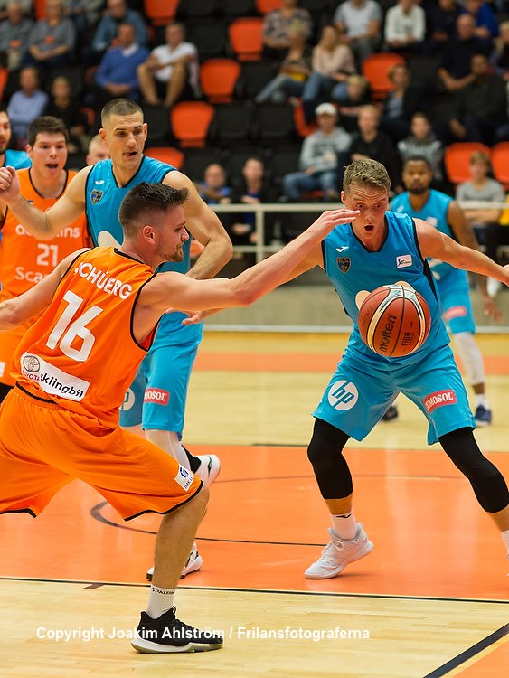 Unifoto2's tweet photo. Dolphins mötte tormatch i Champions League kval mot spanska Movistar Estudiantes från Madrid. Dolphins gjorde en stark match mot det starka Spanska laget. Förlorade med 12 poäng men med 3 poäng i ledning efter halva matchen. @NikonEurope @basketsverige @basketsverige #NPS https://t.co/CImh9xyBT0