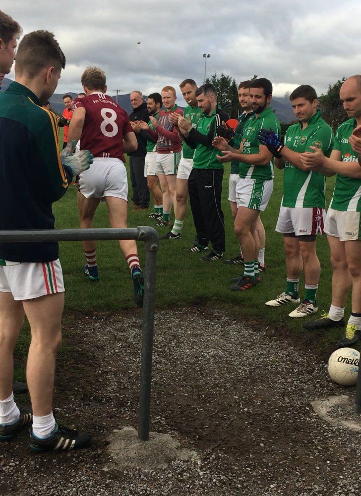 RealtNaMaraCLG's tweet photo. Before today's game in Cromane the Milltown-Castlemaine team formed a guard of honour for Donnchadh Walsh, who had announced his retirement from inter-county football yesterday. A lovely gesture, it's what the GAA is all about. 👏🏻 @milltown_castle https://t.co/MwTIxMJSF8