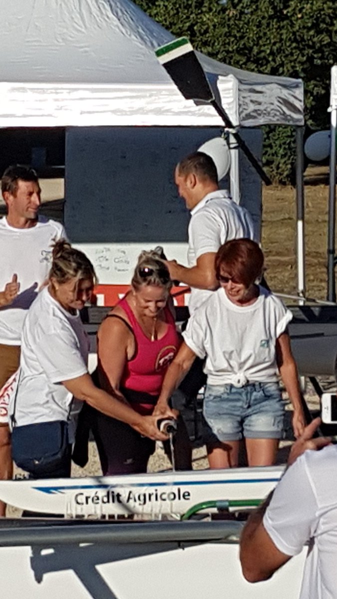 metropolest's tweet photo. ...et un nouveau bateau baptisé "Credit Agricole" très belle attention du club de l Aviron Decinois pour remercier notre caisse locale du soutien qu elle lui porte. https://t.co/dqzbCnwzh8