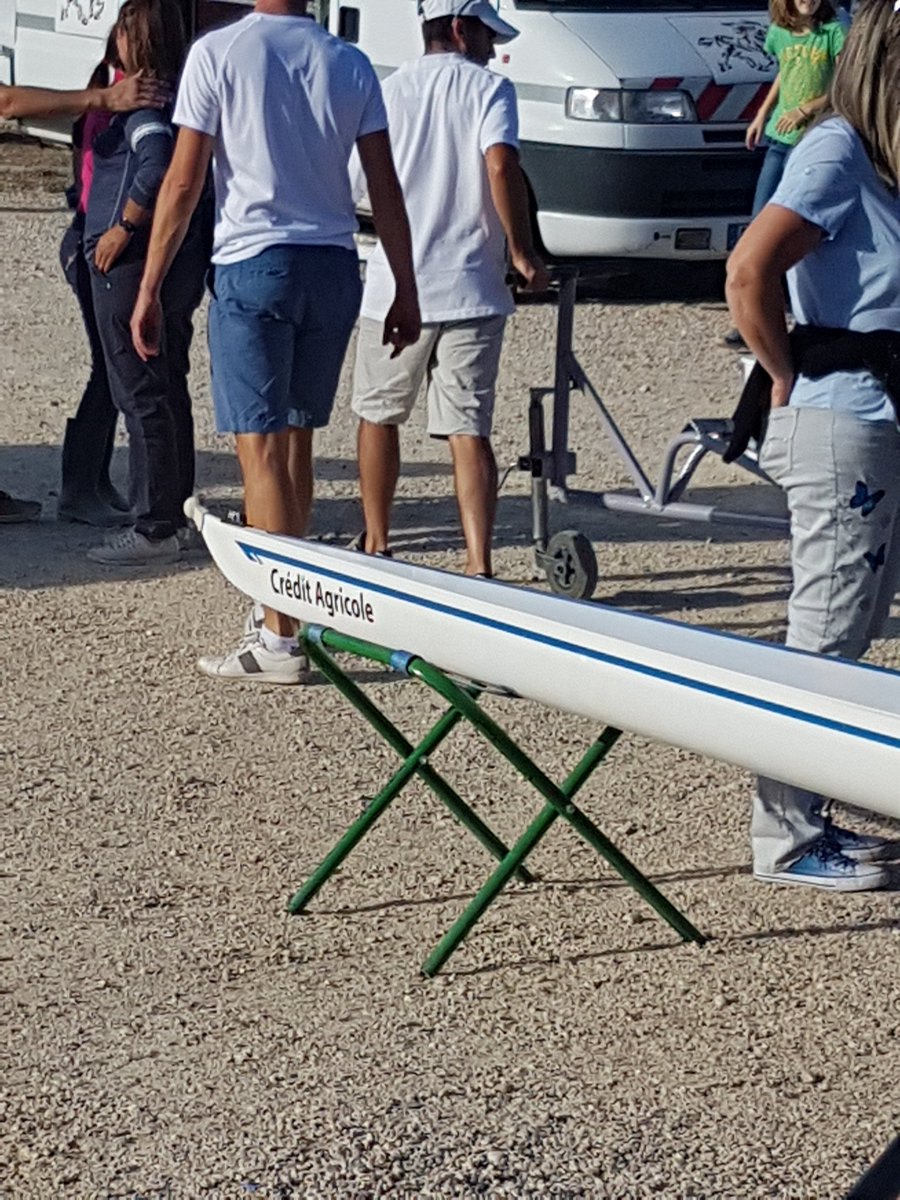 ...et un nouveau bateau baptisé "Credit Agricole" très belle attention du club de l Aviron Decinois pour remercier notre caisse locale du soutien qu elle lui porte.
