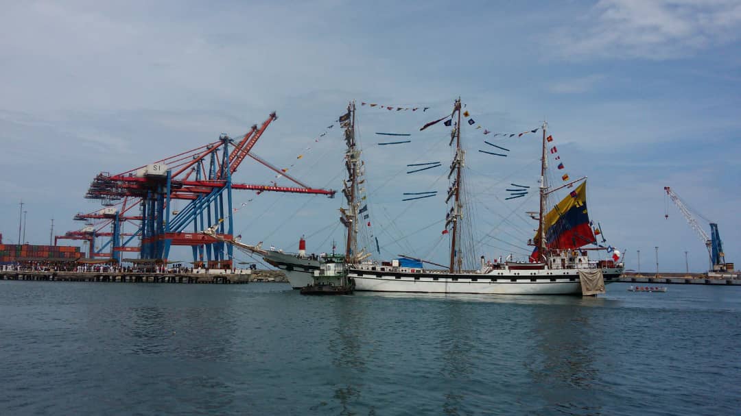 ivssoficial's tweet photo. 📌Personal del #IVSS junto a tripulación del Buque Arca de la Paz, con el objetivo de iniciar una "operación estratégica integral combinada" entre Venezuela y China. #22Sep @NicolasMaduro @magallyvina https://t.co/kbFZ51B0Sg