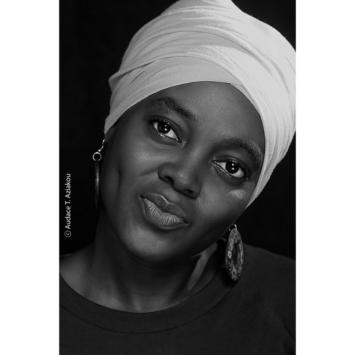 #portraits de @fanichou91 by #tognissè #femme #femmeafricaine #black #blackwomen #blackbody #photographerportrait #portraitiste #benin #beningirls #wasexo #beninnou. #lateamdâh🌹