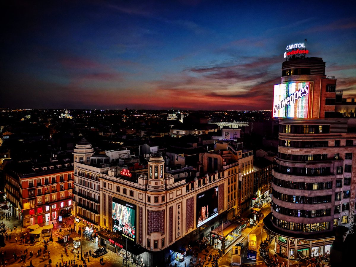Juanjojjglez's tweet photo. Imposible que no ame a esta ciudad.
#sky44
#fotografia #photography #madrid #GranVia https://t.co/I4RUe9X2aE