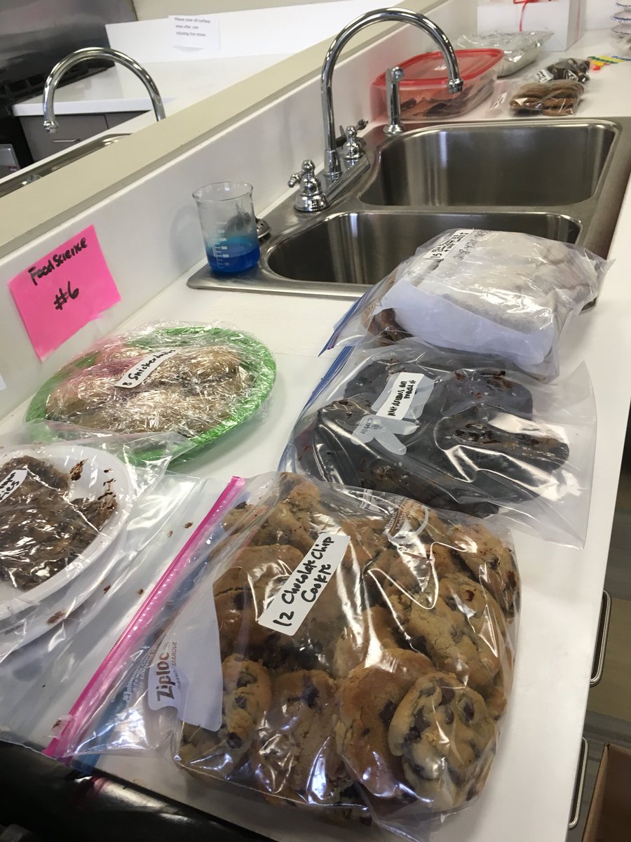 captaincookiedc's tweet photo. Getting ready to judge this @DCStateFair cookie contest!! #hardjobs #someonehastodoit https://t.co/rvUqXWY1F2