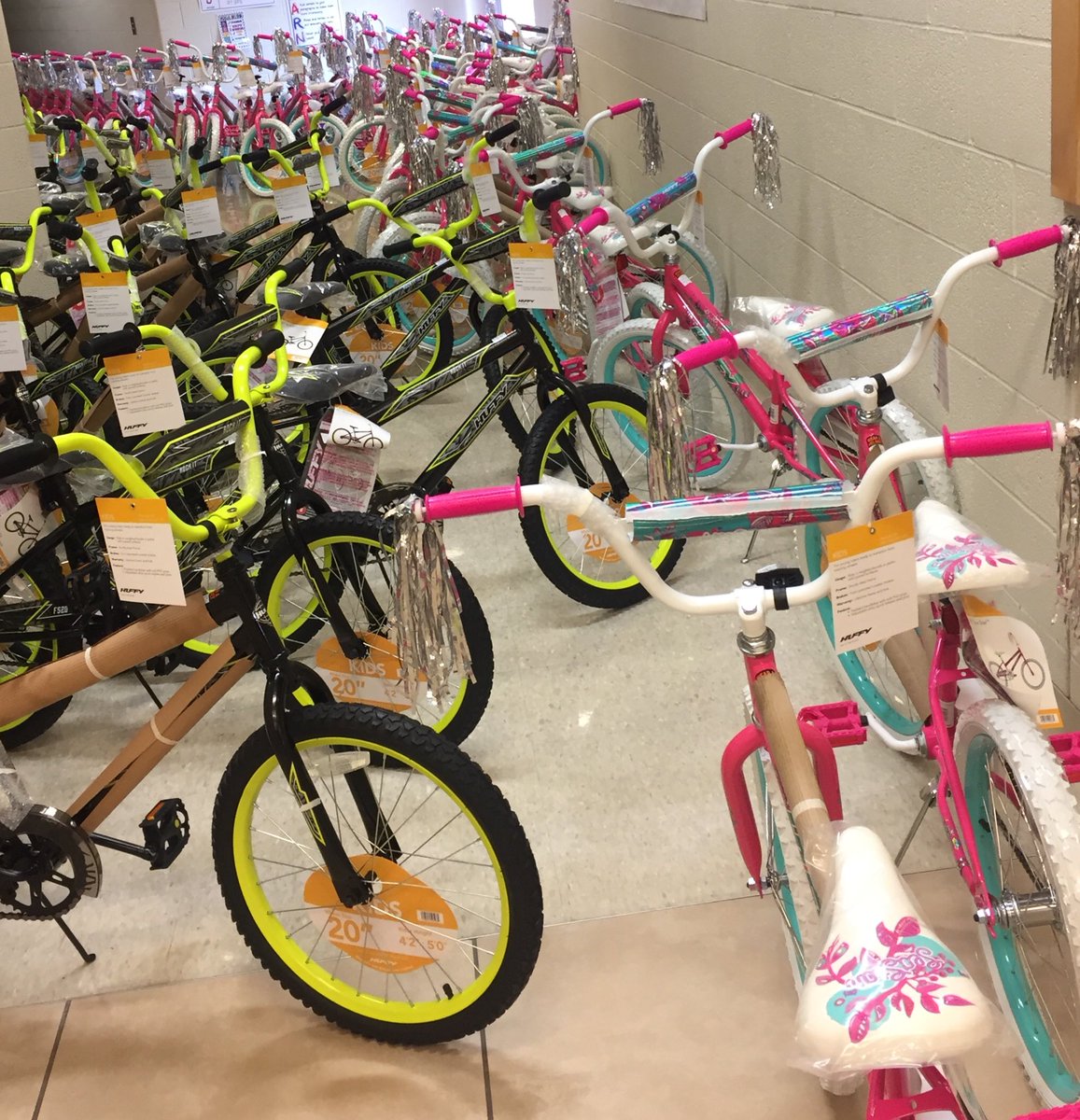 WilsonElementa2's tweet image. Wilson was so excited to host the @theredzone614 event! @YtownSchools