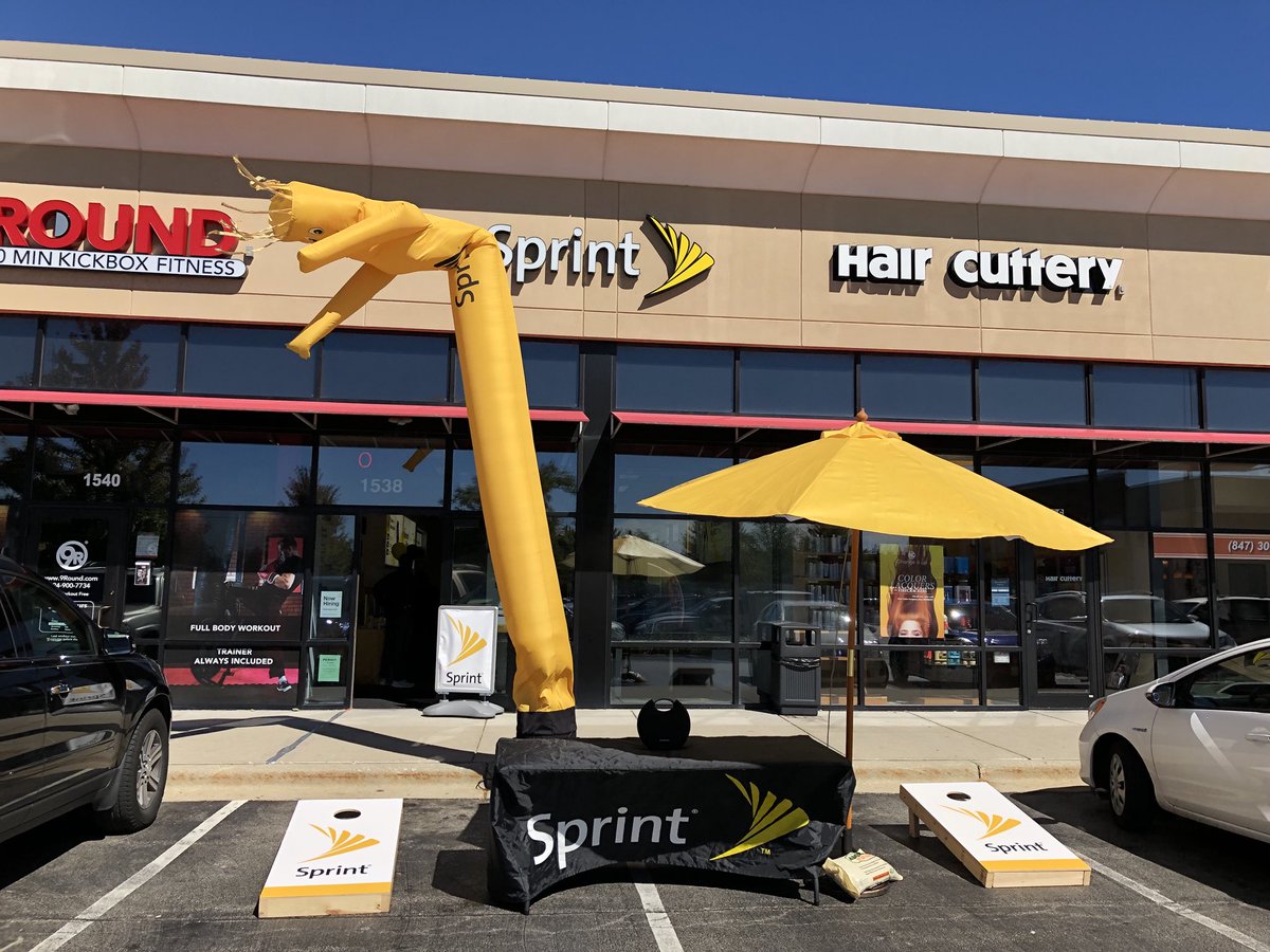 sdykow01's tweet photo. Sprint by Wireless Choice in Wheeling is hosting their grand opening today with amazing deals, stop by 1538 E Lake Cook rd between Binnys and Friday’s. Check out the #iPhoneXMax and #iPhoneXs while you’re here and grab a hotdog on us! https://t.co/Rp1OtA1l6x