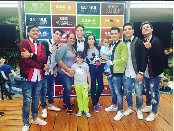 marialauris9's tweet photo. Quiero verlos así sea por casualidad 😍ayer fue el el mejor día de toda mi vida @memomusicve @Abrahanrome_ @dannysanzmusic @CarlosDMusic_ @LandaMusicVzla @DanielAlbornozV 😍 Seis voces se han unido 🎶 https://t.co/immkqMwiK7
