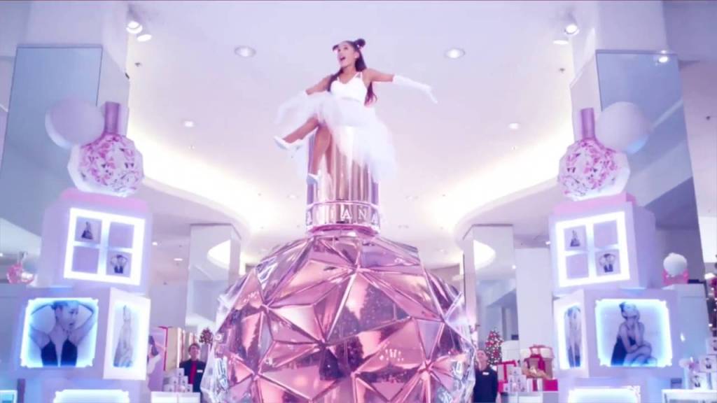 _Cheeky_Dimples's tweet photo. Get ALL Ariana Grande Perfumes at ONE Place #StuffToTalk https://t.co/DwaPoDNYkQ https://t.co/CT4EpmwxCh