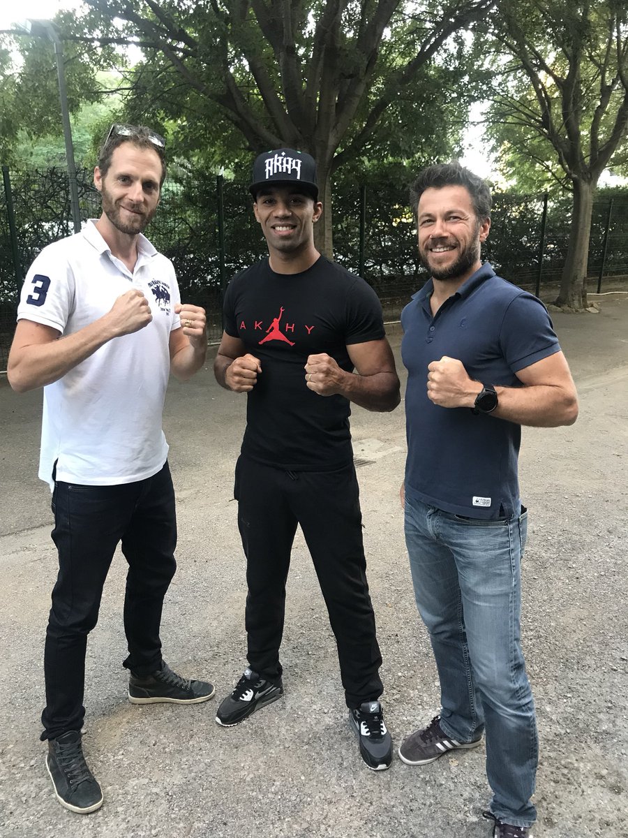 xavdO's tweet photo. Belle rencontre et petits réglages pré-combat Championnats du Monde K1 pour @karimghajji #worldchampionship
#kinédusport #thérapiemanuelle https://t.co/cpwOwyB79v