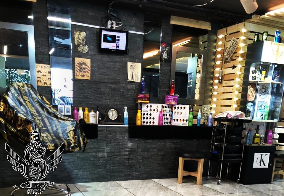 StudioLions's tweet photo. ¿Necesitas un cambio de look?
En @StudioLions encontrarás a los expertos. 😎

#studiolions #studiotattoo #tattoo #tattoos #tat #ink #inked #inkedup #tattoed #tattooist #coverup #art  #tatts #tats #amazingink #tattedup #barber #nailsart #nails #barberstudio #studionails  #beauty https://t.co/81b406S56S