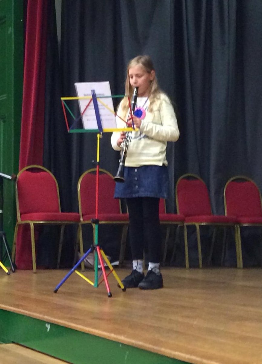 Plant yr ardal wedi cefnogi’r eisteddfod leol eto eleni. Am brofiad iddynt. Diolch i’r athrawon a’r rhieni am eu cefnogi 🎶🏆

The local children supported the eisteddfod again this year. A wonderful experience and opportunity for them. Thank you teachers and parents 🎵🥇🥈🥉