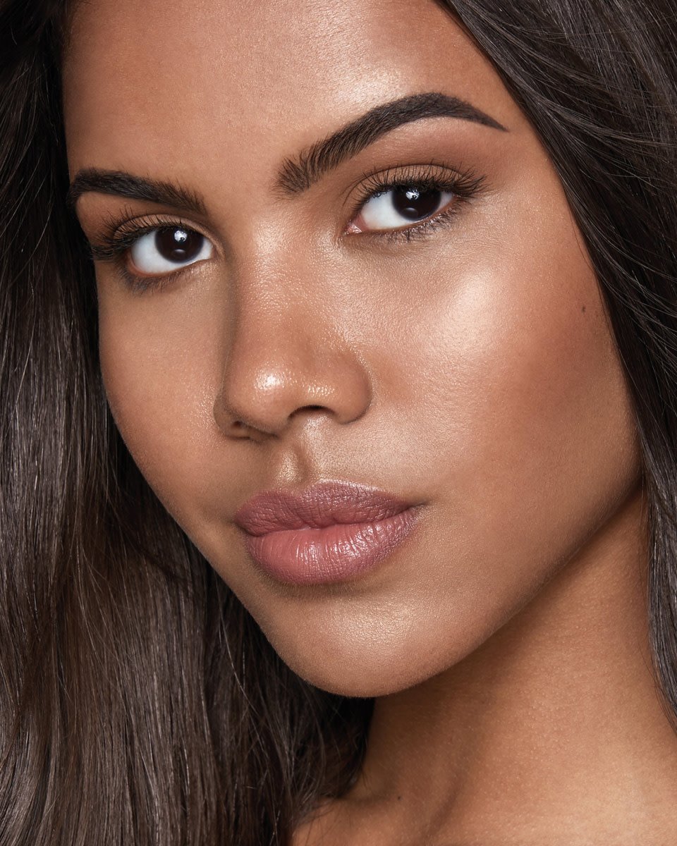 hdbrowsofficial's tweet photo. Want to know the secret to Lara's #PowerBrow? It's our Brow Creme in Vamp 😉. #BespokeYourBrows #HDBrows https://t.co/mPGpOUk9wv