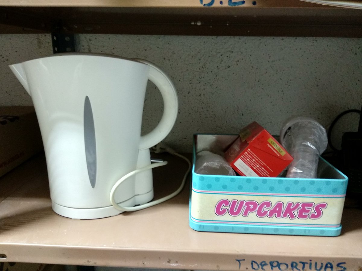 duendejavivi's tweet photo. #tassimoenlaofi , @trnd_es , nos vendría de lujo a mis compañeras y compañeros , y a mi, tener #tassimo en lugar de un calentador de agua, para nuestro café soluble o té...#sinlujos en el trabajo https://t.co/vS0VeTGWgy