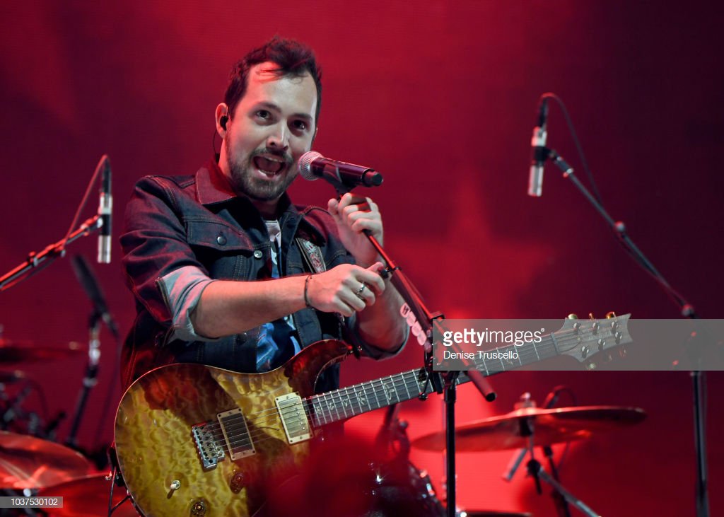 HeffronDriveUA's tweet photo. 2018 iHeartRadio Music Festival - Night 1 
21.08.19 @HeffronDrive @dbeltwrites performs onstage during the 2018 iHeartRadio Music Festival at T-Mobile Arena (LAS VEGAS, NV) https://t.co/kACcl2eGBt