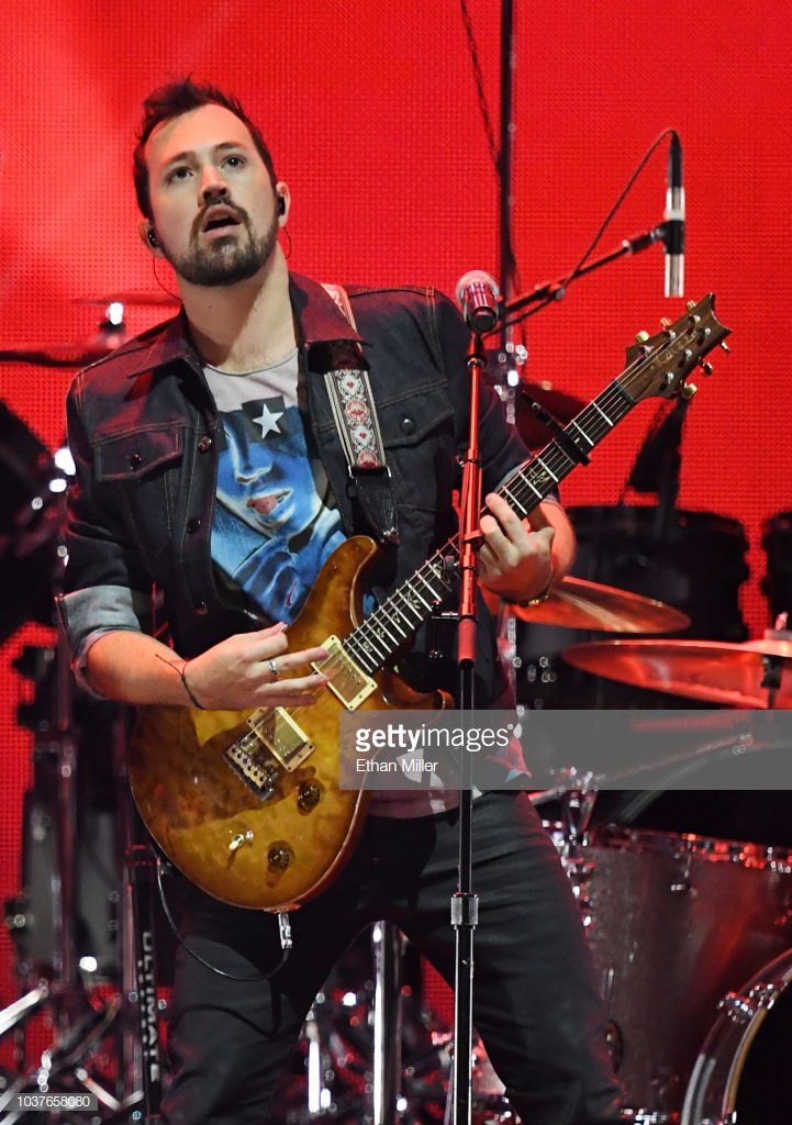 HeffronDriveUA's tweet photo. 2018 iHeartRadio Music Festival - Night 1 
21.08.19 @HeffronDrive @dbeltwrites performs onstage during the 2018 iHeartRadio Music Festival at T-Mobile Arena (LAS VEGAS, NV) https://t.co/kACcl2eGBt