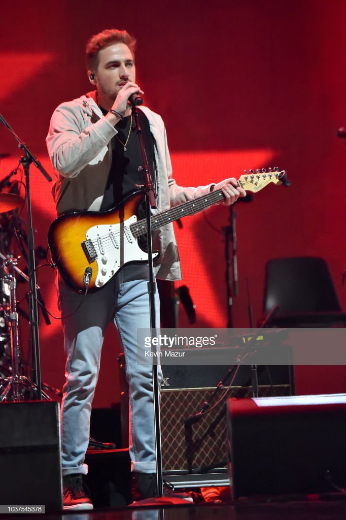 HeffronDriveUA's tweet photo. 2018 iHeartRadio Music Festival - Night 1 
21.08.19 @HeffronDrive @dbeltwrites performs onstage during the 2018 iHeartRadio Music Festival at T-Mobile Arena (LAS VEGAS, NV) https://t.co/kACcl2eGBt