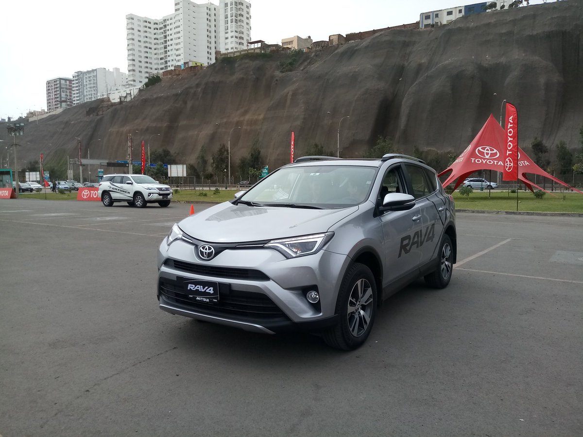 Toyota_Peru's tweet photo. Los esperamos a todos a nuestro #ToyotaExperience, aquí podrán realizar su #TextDrive y acceder a grandes beneficios. Los esperamos hasta las 4:00 pm en la Explanada de la Costa Verde y mañana de 10:00 am hasta las 4:00 pm. https://t.co/jLGeBlzX8t