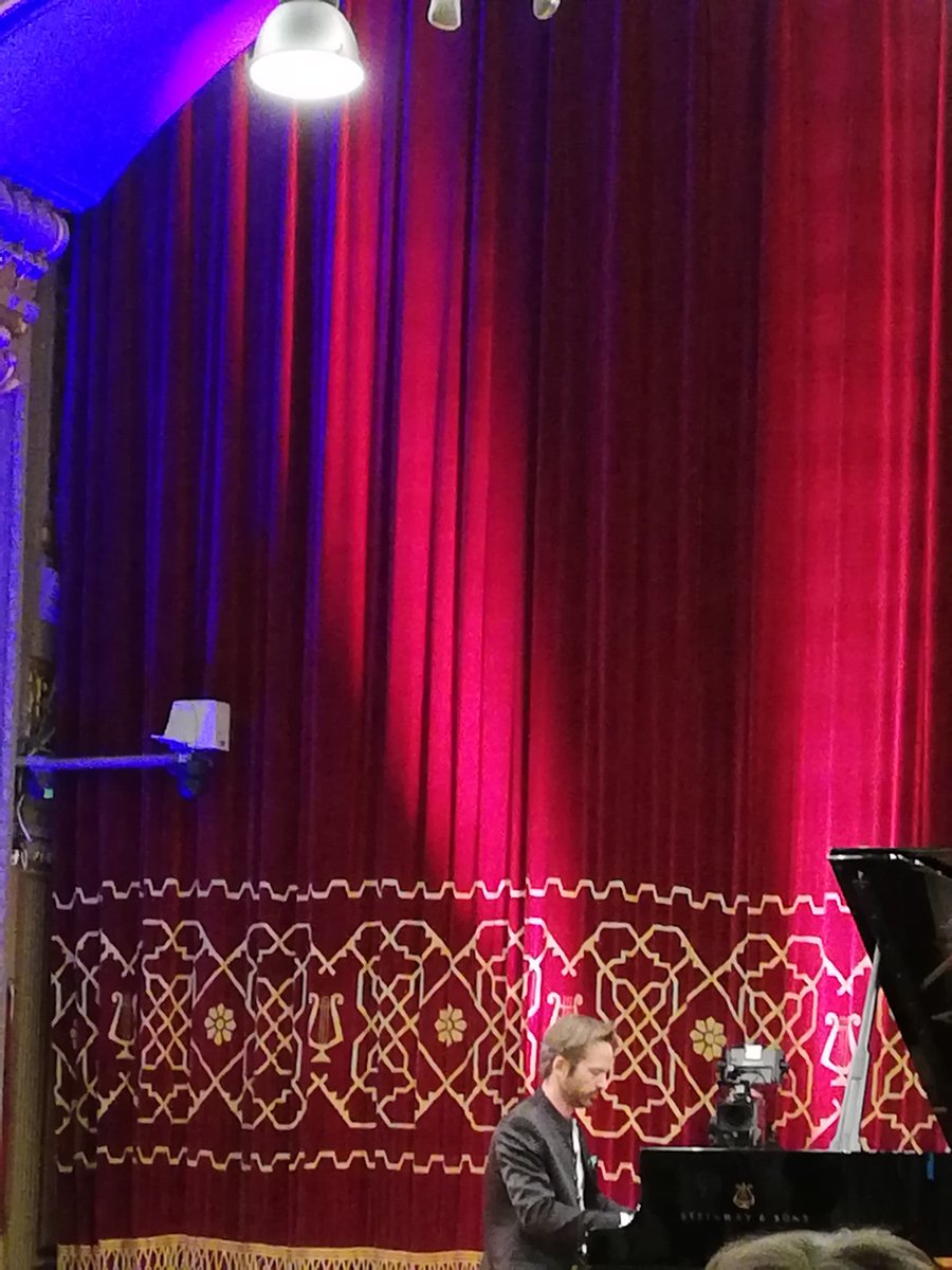 AmiciArtesMundi's tweet photo. Tasteful piano concert😚full of flavors☺️coulorful and energetic #peterjablonski 👏👏👏 #szymanowski #stanchinsky #grieg #barber #scriabin #ClassicalMusic #piano #pianist🎹 #pianoplayer #musically🎶 #musical #musicians #musicianlife@Enescu_Festival #romanianathenaeum https://t.co/odf1i3l776