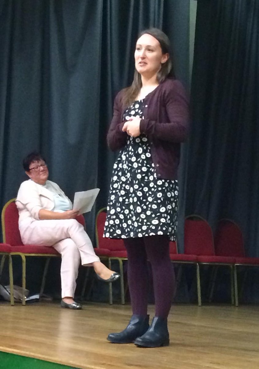 Plant yr ardal wedi cefnogi’r eisteddfod leol eto eleni. Am brofiad iddynt. Diolch i’r athrawon a’r rhieni am eu cefnogi 🎶🏆

The local children supported the eisteddfod again this year. A wonderful experience and opportunity for them. Thank you teachers and parents 🎵🥇🥈🥉