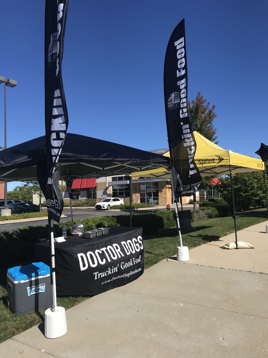 sdykow01's tweet photo. Hotdogs for everyone! Stop by Sprint by Wireless Choice 1538 E Lake Cook rd Wheeling and check out the new #iphoneXsMax and take one home today. https://t.co/eA6dnyMOk1