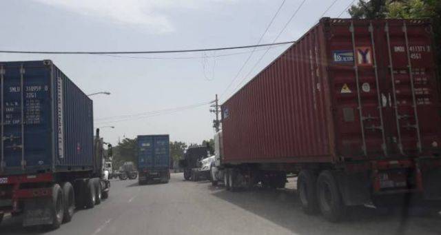 NoticiasRNN's tweet image. Las empresas que necesitan movilizar sus mercancías los días en que Fenatrado paralizará sus unidades, podrán llamar al 829-761-3434, línea de asistencia 24 horas que ofrece la Autoridad Portuaria Dominicana para dar el servicio de transporte y seguridad. 
#NoticiasRNN @ramonn14