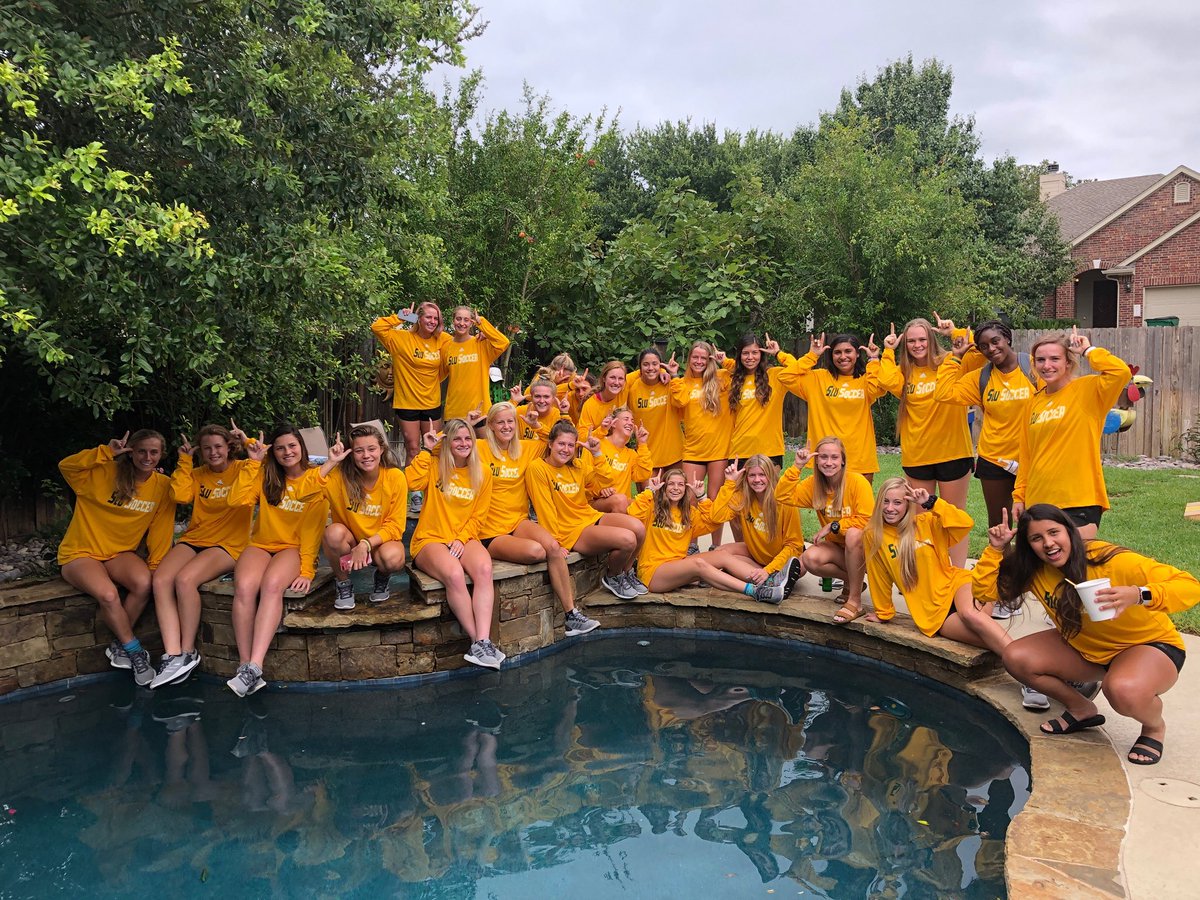 LionUpSoccer's tweet photo. We had a great team meal on the way to San Antonio! Thank you for the hospitality! #LionUp #family https://t.co/gzaSAAguQa
