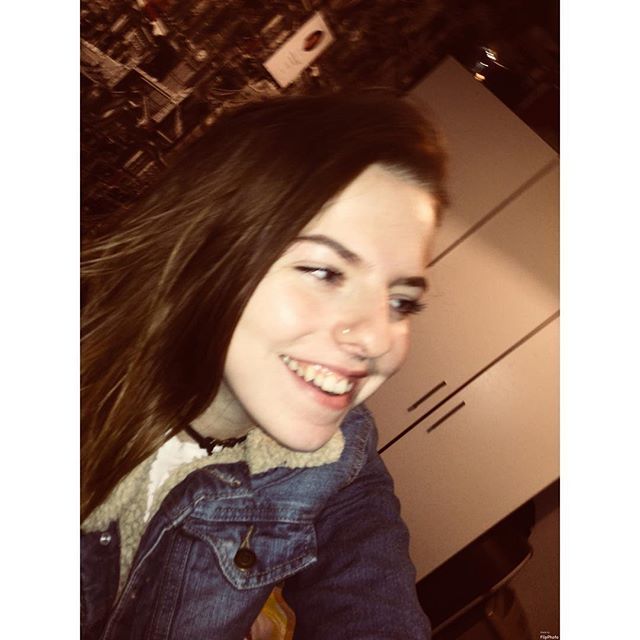BeckahWheeldon's tweet photo. Wishing that I was a cool kid🦖 #deminjacket #smiley #dontknow https://t.co/Wth43GA6E3 https://t.co/CIomvrwNl0