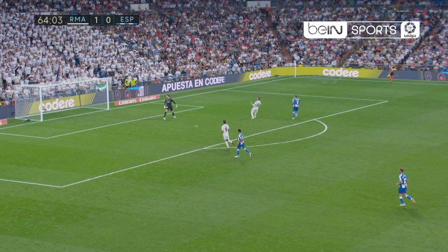 Gol's tweet photo. 📺 #RealMadridEspanyol
 
💥 ¡A punto de marcar ahora un @BorjaIglesias9 que estrella el balón en el travesaño!

⚪⚪ RMA 1-0 ESP ⚪🔵

📲 #beINLaLiga https://t.co/fz6oCCyOc8