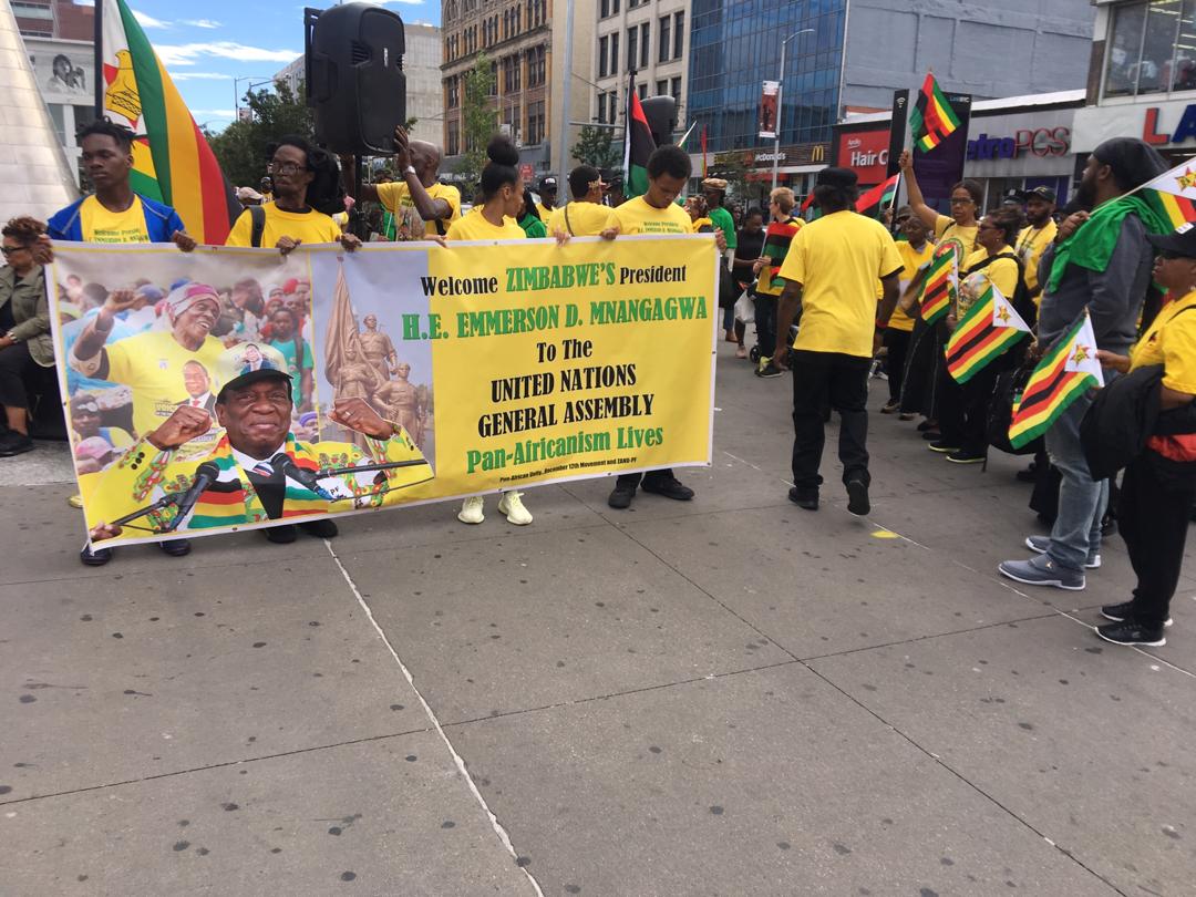 Letty_Mabhena's tweet photo. The #D12Movement & #FriendsOfZimbabwe have painted the streets of Harlem, NewYork as they participate in solidarity rally & march to welcome President #EDMnangagwa at #UNGA 73rd session.
The have called for the removal of sanctions that were advocated by Mr Chamisa & Biti https://t.co/VsbsY5KZsV