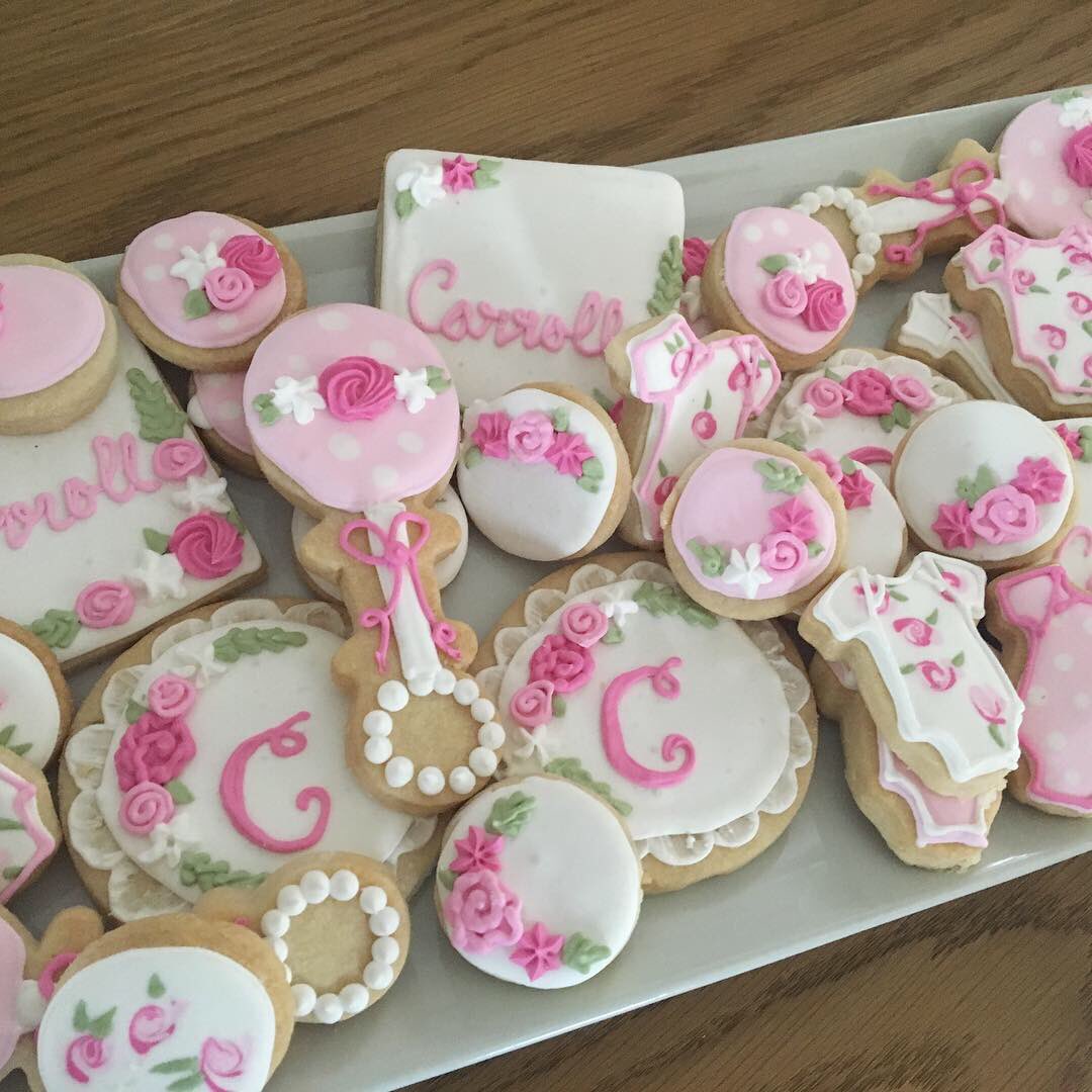 floral baby shower cupcakes