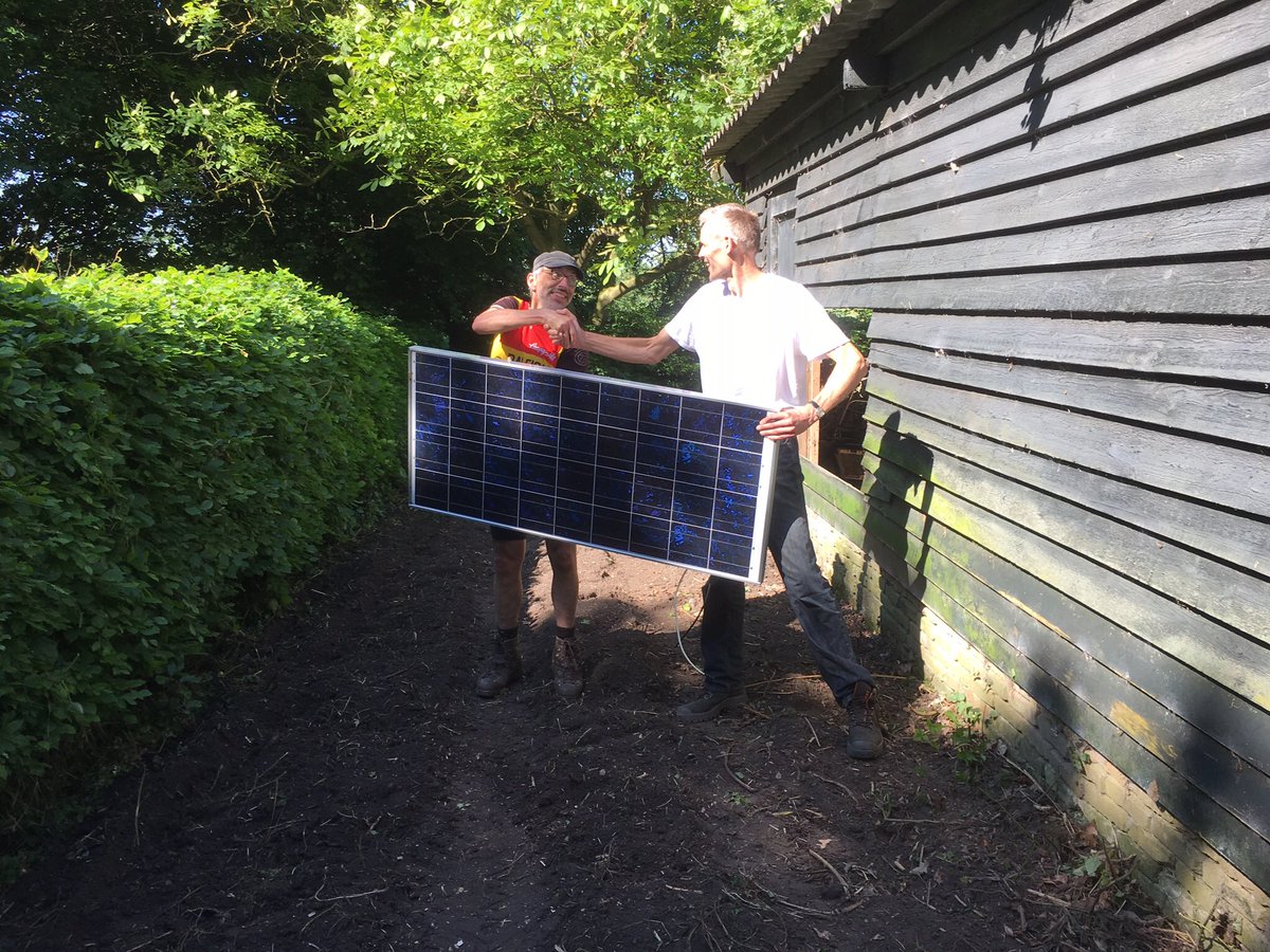 AchtertSlot's tweet photo. @Polder_PV @trouw Waar zonnepanelen zijn te redden, is @polder_PV nooit ver weg.....Hoogste tijd voor een blogje over de Heesbeensche verwilderde PV-reddingsoperatie https://t.co/AgmccIGtlJ