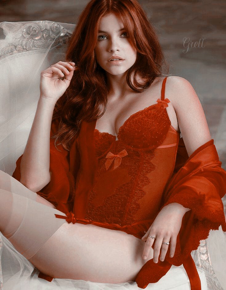 PoisonousRxse's tweet photo. ;
         — ❝ That girl’s scarlet hair.
    Somewhere something more red. 
   Made her eyes so thinly bloodshot. 
                    Oh, red queen. ❞ https://t.co/93niAfqoJx