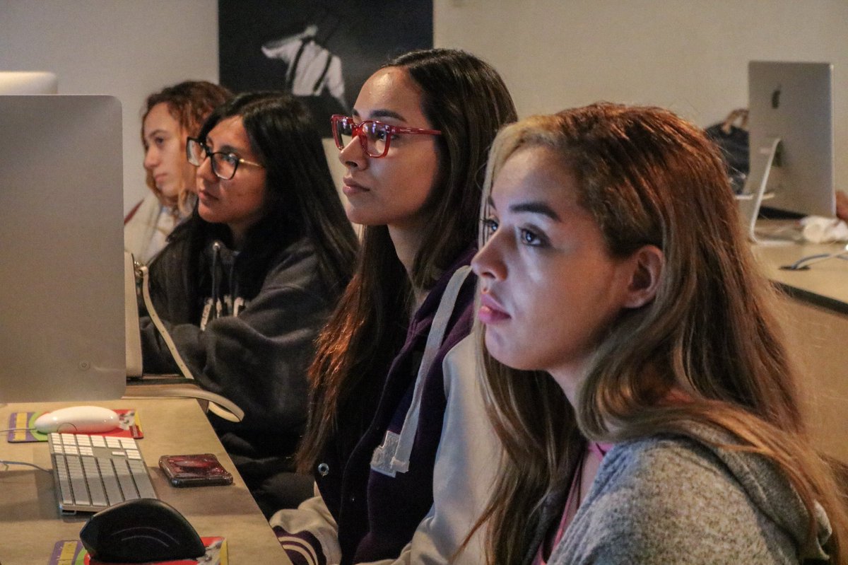 BatuGrupoPub's tweet photo. 🎨Taller Creativo|Como primera actividad del semestre nuestros Batuteros aprendieron sobre las herramientas esenciales de un creativo en publicidad. #AdGeeks #Creatives https://t.co/RPk8tWyXVJ