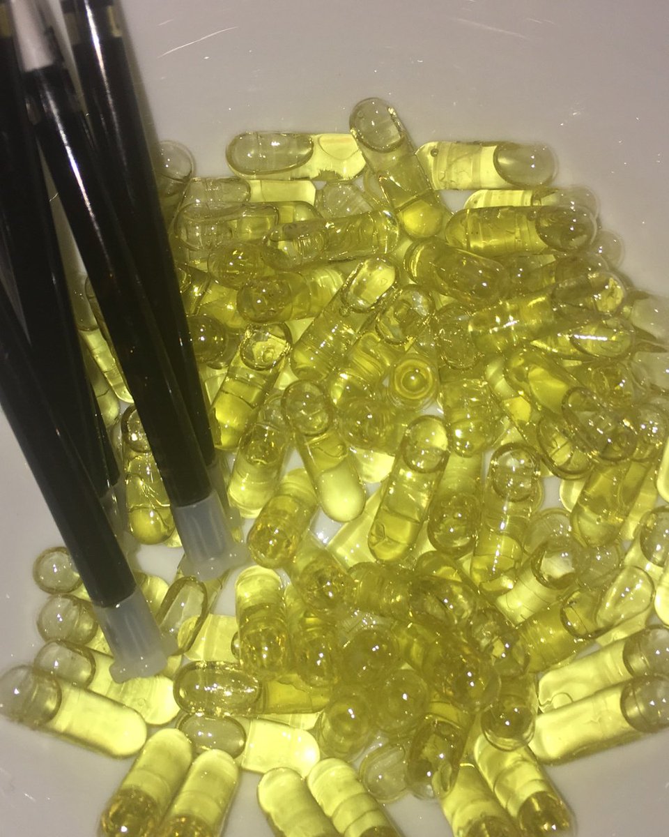 PerriDianna's tweet photo. Cbd oil available both high and very low THC,  Rick Simpson oil That goodness on the Go!! #cbdoil #cannabisoil #cancer #cure #dm #for #wick https://t.co/BgSeO16rpB