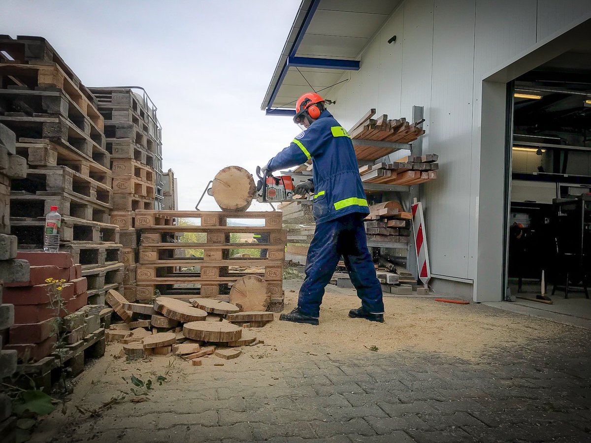 #thw, #Ausbildung #Kettensäge #THWIdstein 

m.facebook.com/story.php?stor…