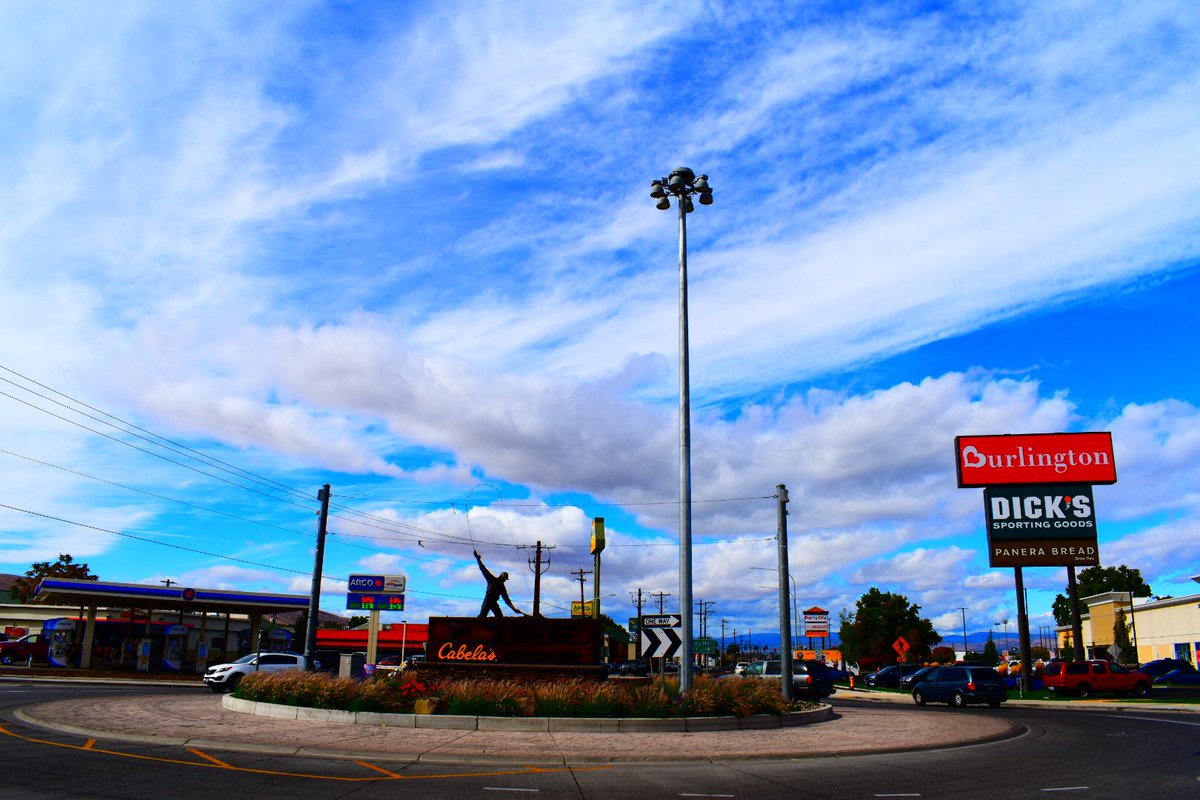 Platoesq's tweet photo. Downtown Union Gap, Washington
#Nikon D5600 Super Vivid
#Digitalphotography #Nikonphotography #ishootdigital #Clouds #Downtown https://t.co/bFIy3nV0vA