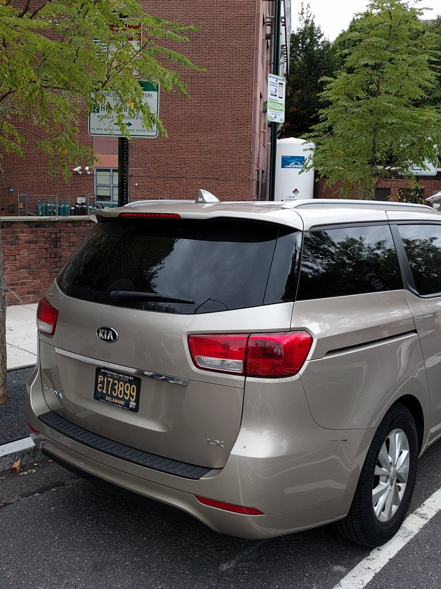 CJDawsonPhoto's tweet photo. @PhilaParking Asshat blocking motorcycle parking at 33rd and Spruce. Space is unusable. Please ticket! https://t.co/mxeBhrzFHI