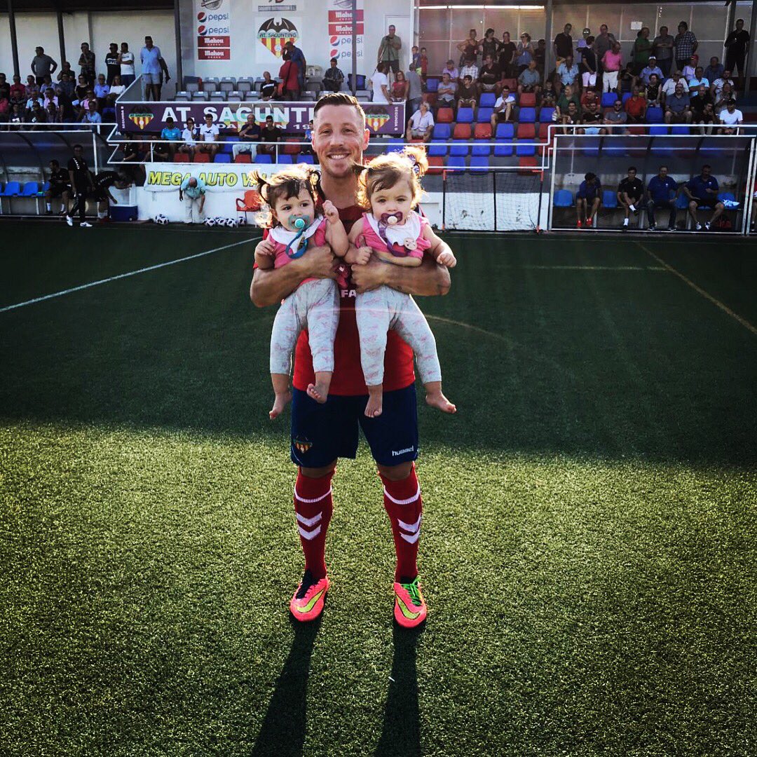 adriagranell's tweet photo. Su primer PARTIDO❤️😍👩❤️💋👩 #sobrinitas #talismanes #JOANA&EMMA #tiocaldoso #feliz #mimejorregalo #victoria #valencia #saguntino gracias por venir ❤️ @marc_granell_artal @laila_arcas @martajf2 https://t.co/isYKaGpm3l