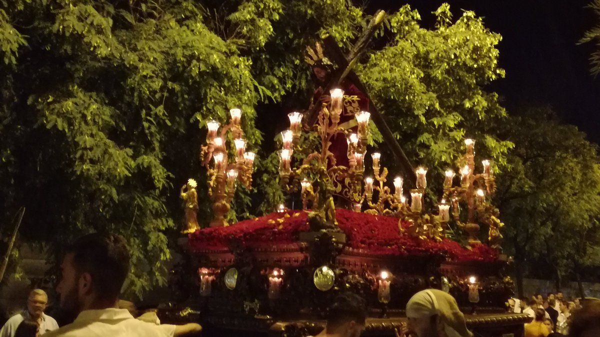 Por las calles del Polígono San Pablo procesiona <a href="/NPJSkirri/">Ntro Padre Jesús de la Salud “Kirri”</a> a los sones de la <a href="/AMJuncal/">A. M. Juncal</a>
#TDSCofrade #Salud2018