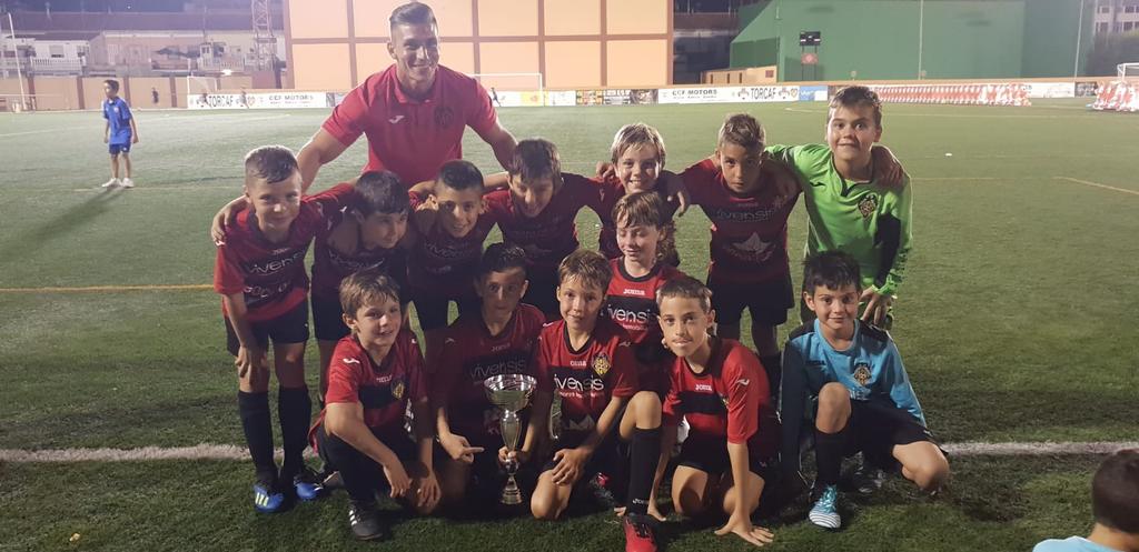 davidredal's tweet photo. Campeones del #torcaf!. Eliminando al Dragons Force, Villarreal y en la final, a el Primer Toque por 4-2. @CiutatFb 🏆⚽ https://t.co/SOiMtQiT2b