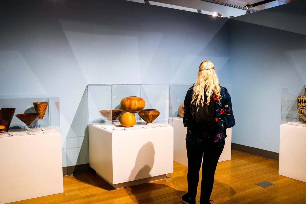 pip_says's tweet photo. Little #traveltip for y'all, when visiting #LittleRock be sure to swing by Clinton Presidential Library and Museum, one of the largest archival collection in American presidential history! There's policy alcoves, an interactive timeline &amp; Oval Office replica! #travel @WJCLibrary https://t.co/JPCGyFPqD5