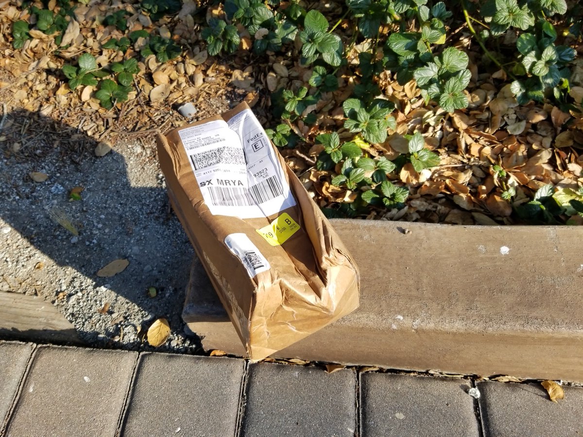 NEXTelectric's tweet photo. @GoPro When something goes wrong.
Like YOUR DELIVERY @GoPro 
to the Customer @FedEx 
You #GoPro Shouldnt ask
the customer to Correct 
your errors - to take 
a saturday off 
and Correct YOUR ERRORS.
Get it in Gear man.  @GoPro @FedExHelp 
I dont get paid to fix Your Errors. https://t.co/wEEkO0LApN