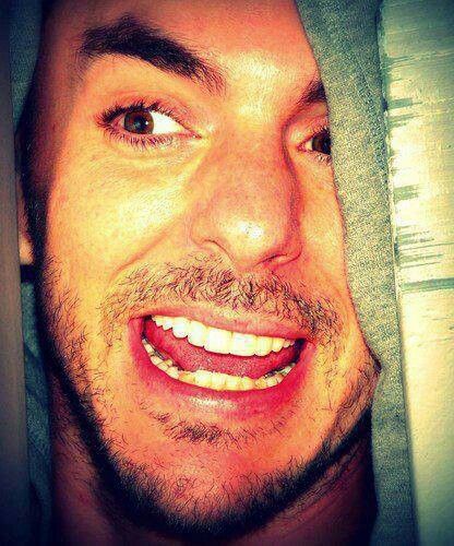 saraharmillis's tweet photo. @SelfieShanNow @ShannonLeto he is very handsome https://t.co/XA2ydPncBm