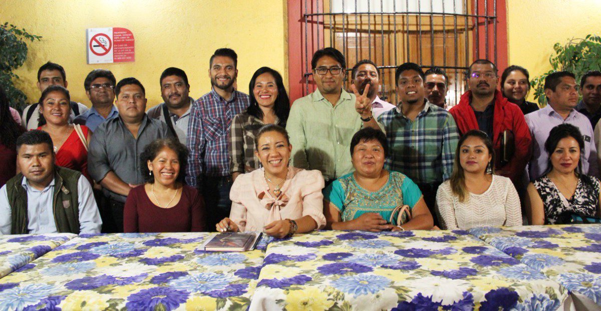 NancyOrtizOax's tweet photo. El día de ayer me reuní con organizaciones sociales, intercambiamos puntos de vista que nos permitirán abonar criterios en pro de los proyectos  que contemplan los programas sociales en #Oaxaca. Esta reunión despertó mucho interés en esta nueva transformación del #país. https://t.co/EkvrrIU17T